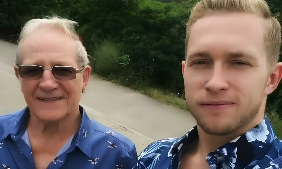 Đánh đổi tuổi 20 để chăm cha mắc Alzheimer